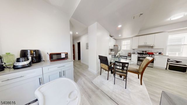 368 Elm St, Newark City, NJ 07105