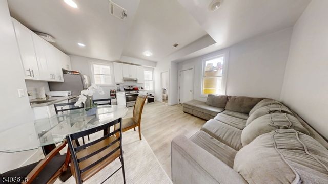 368 Elm St, Newark City, NJ 07105