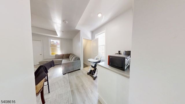 368 Elm St, Newark City, NJ 07105