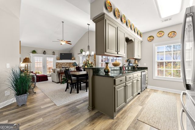 92 Colonial Drive 1, Cleveland, GA 30528