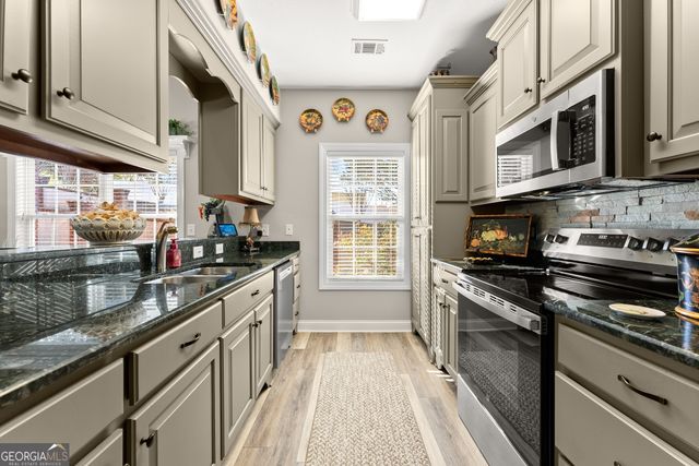 92 Colonial Drive 1, Cleveland, GA 30528