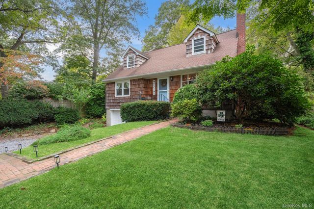 23 Pearwood Drive, Huntington Station, NY 11746