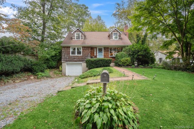 23 Pearwood Drive, Huntington Station, NY 11746