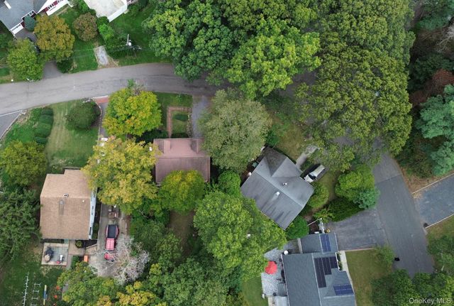23 Pearwood Drive, Huntington Station, NY 11746
