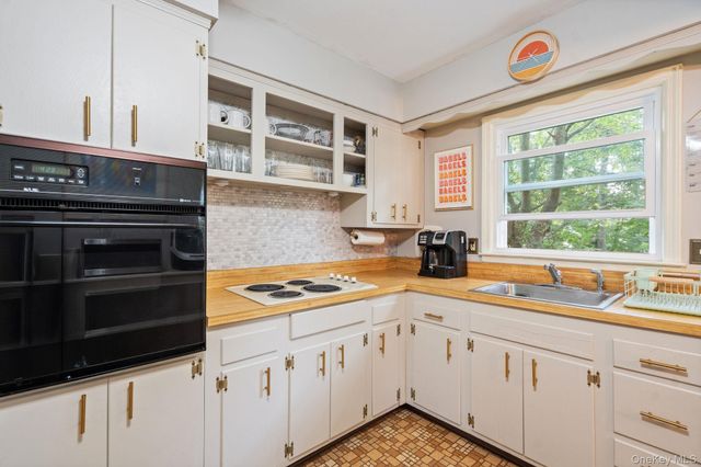 23 Pearwood Drive, Huntington Station, NY 11746