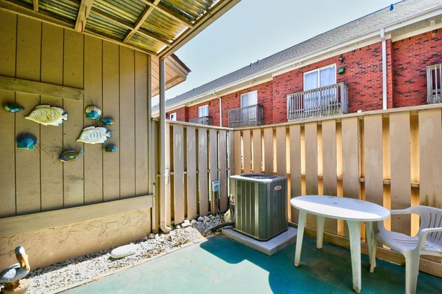 305 21st Ave S Apt 115, Myrtle Beach, SC 29577