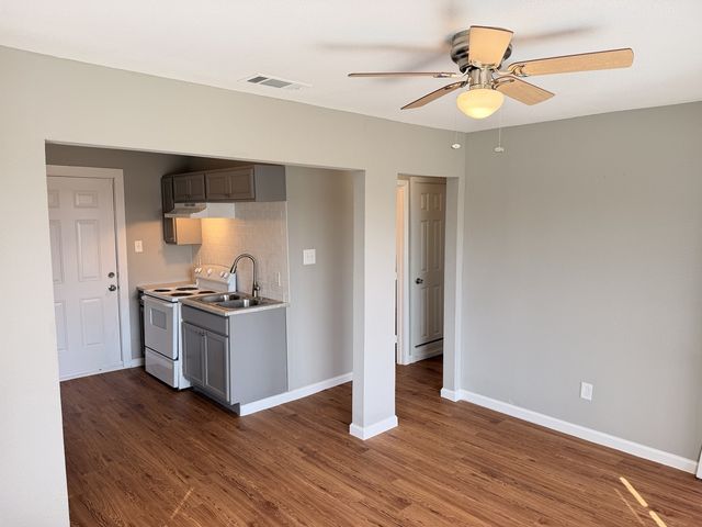 1119 E Cantey Street, Fort Worth, TX 76104