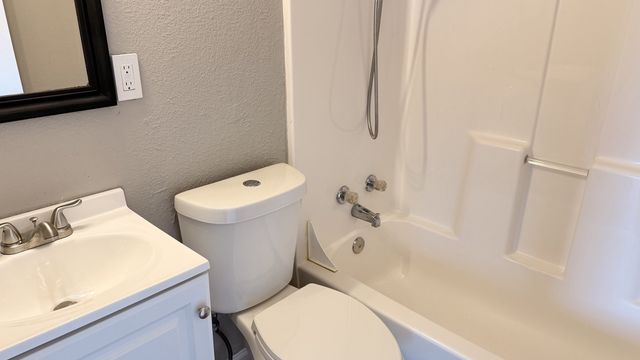 1119 E Cantey Street, Fort Worth, TX 76104