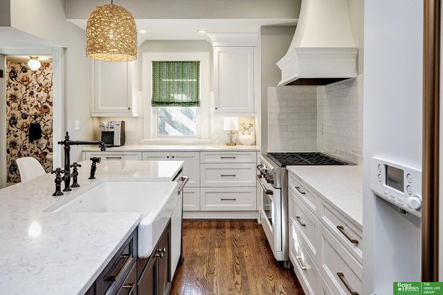 5223 Jones Street, Omaha, NE 68106