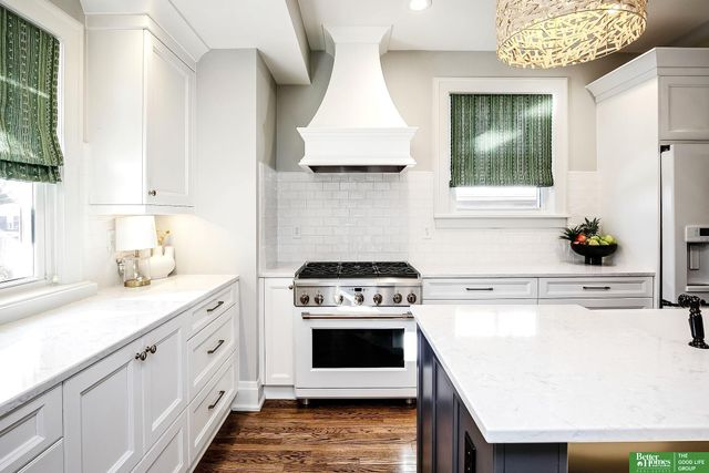 5223 Jones Street, Omaha, NE 68106