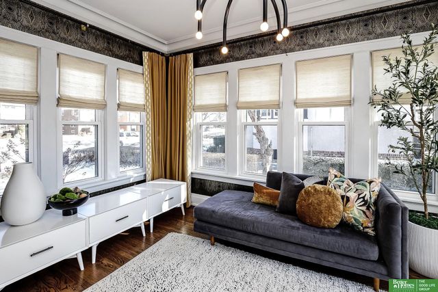 5223 Jones Street, Omaha, NE 68106