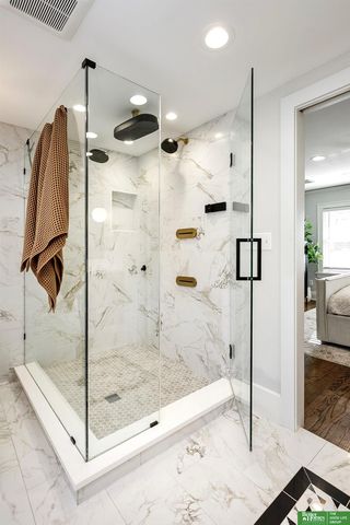 5223 Jones Street, Omaha, NE 68106