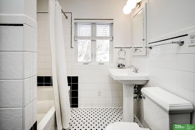 5223 Jones Street, Omaha, NE 68106