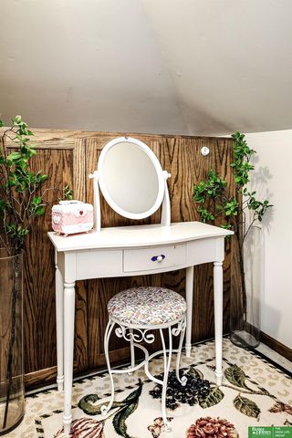 5223 Jones Street, Omaha, NE 68106