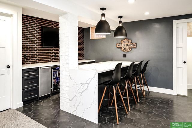 5223 Jones Street, Omaha, NE 68106