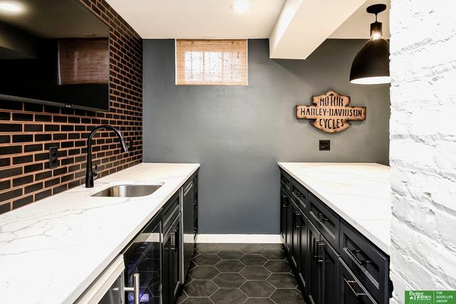 5223 Jones Street, Omaha, NE 68106