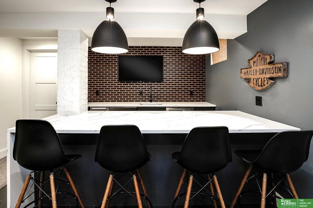 5223 Jones Street, Omaha, NE 68106