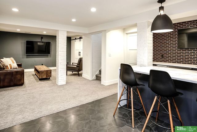 5223 Jones Street, Omaha, NE 68106