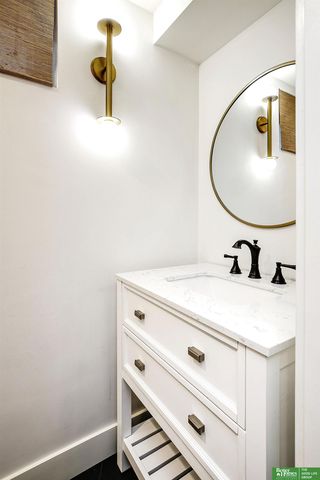 5223 Jones Street, Omaha, NE 68106