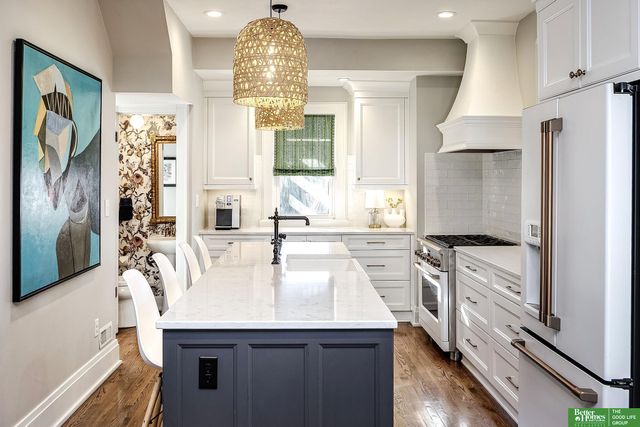 5223 Jones Street, Omaha, NE 68106