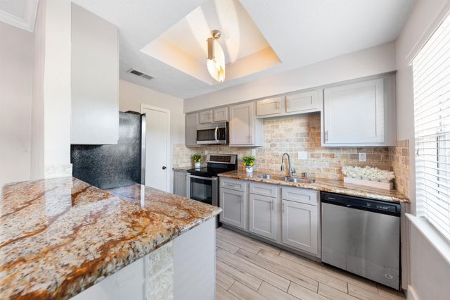 7700 Creekbend Drive 30, Houston, TX 77071