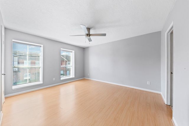 7700 Creekbend Drive 30, Houston, TX 77071