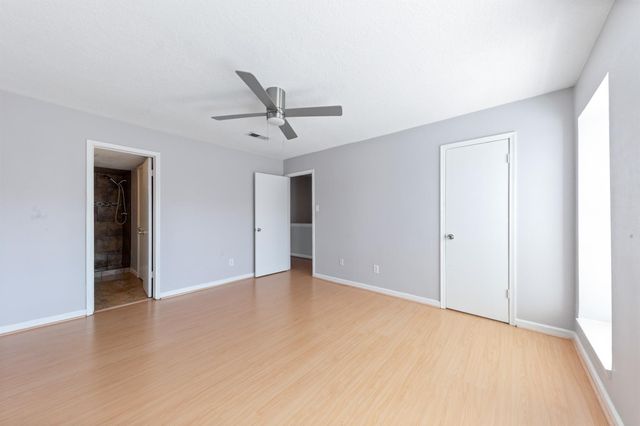 7700 Creekbend Drive 30, Houston, TX 77071