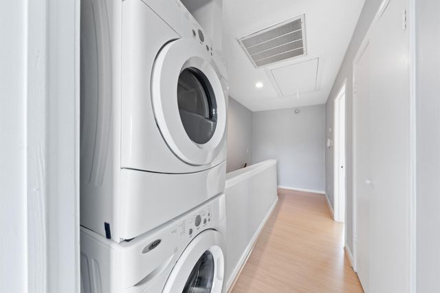 7700 Creekbend Drive 30, Houston, TX 77071