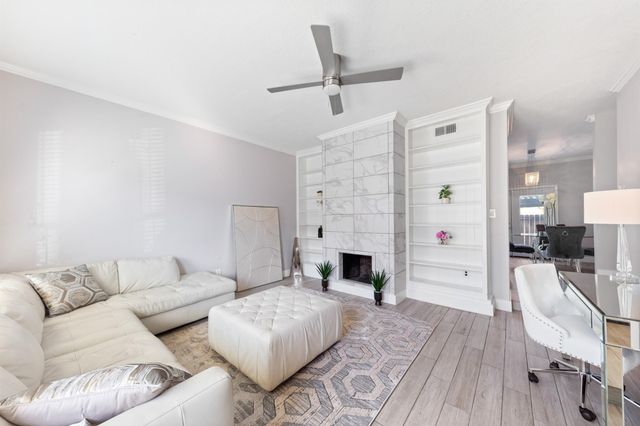 7700 Creekbend Drive 30, Houston, TX 77071