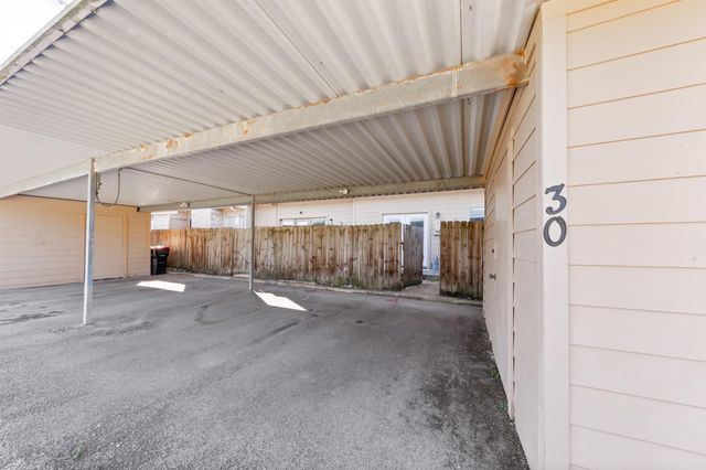 7700 Creekbend Drive 30, Houston, TX 77071