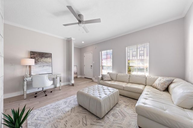 7700 Creekbend Drive 30, Houston, TX 77071