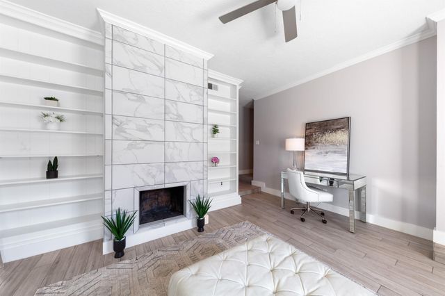 7700 Creekbend Drive 30, Houston, TX 77071