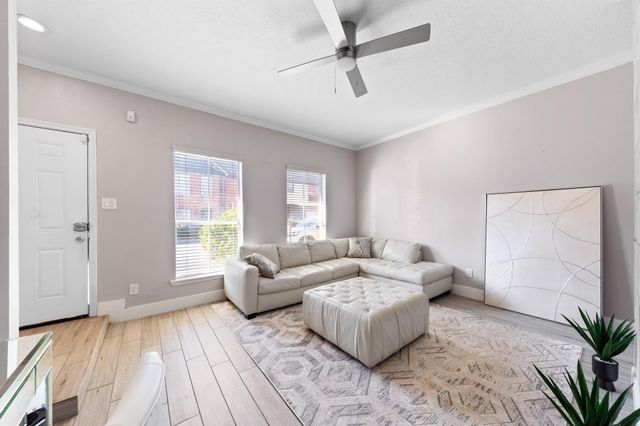 7700 Creekbend Drive 30, Houston, TX 77071