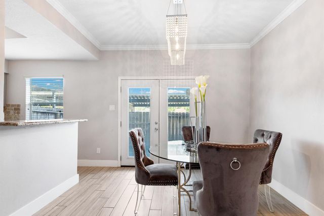 7700 Creekbend Drive 30, Houston, TX 77071