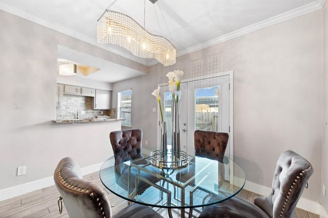 7700 Creekbend Drive 30, Houston, TX 77071