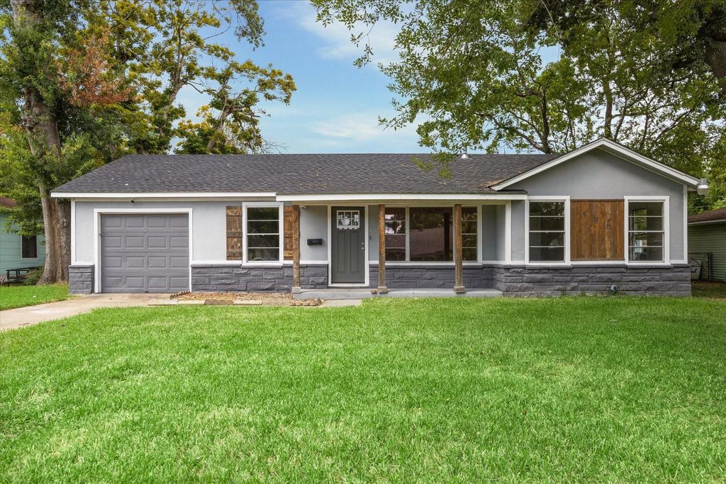 106 Scott Street, Baytown, TX 77520