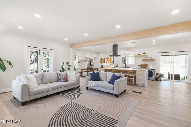 300 ROSEMONT Drive, El Paso, TX 79922