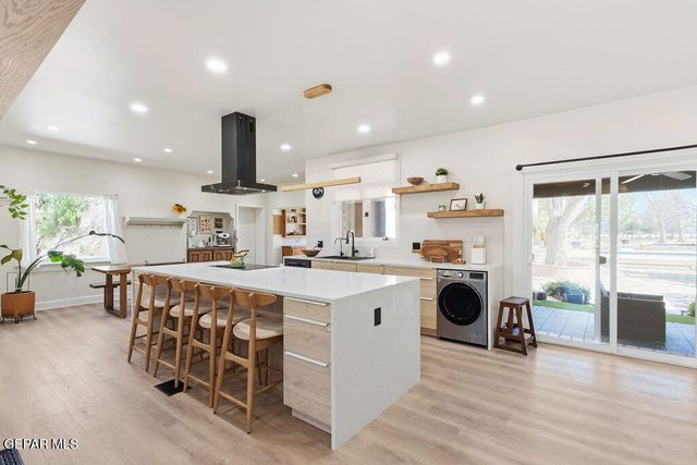 300 ROSEMONT Drive, El Paso, TX 79922