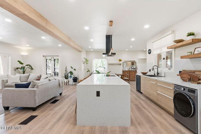 300 ROSEMONT Drive, El Paso, TX 79922