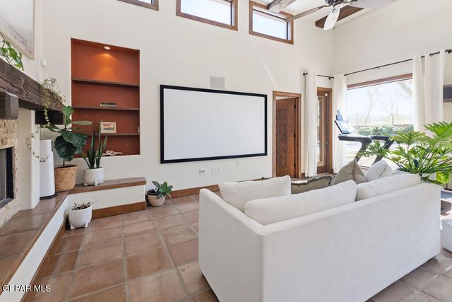 300 ROSEMONT Drive, El Paso, TX 79922