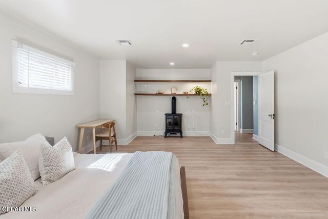 300 ROSEMONT Drive, El Paso, TX 79922