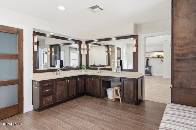 300 ROSEMONT Drive, El Paso, TX 79922