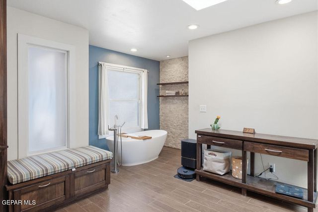 300 ROSEMONT Drive, El Paso, TX 79922