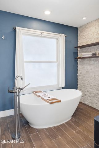 300 ROSEMONT Drive, El Paso, TX 79922