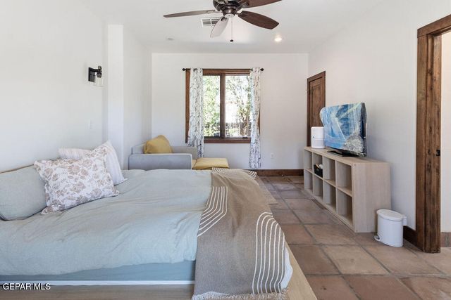 300 ROSEMONT Drive, El Paso, TX 79922