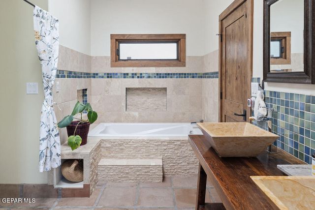 300 ROSEMONT Drive, El Paso, TX 79922