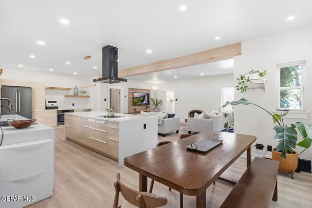 300 ROSEMONT Drive, El Paso, TX 79922