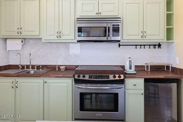 300 ROSEMONT Drive, El Paso, TX 79922