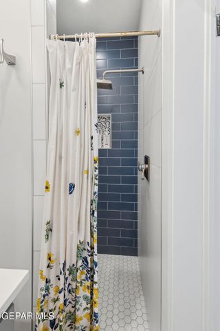 300 ROSEMONT Drive, El Paso, TX 79922