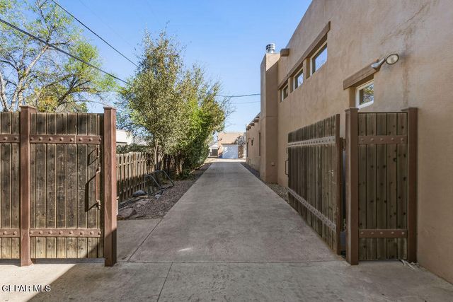 300 ROSEMONT Drive, El Paso, TX 79922